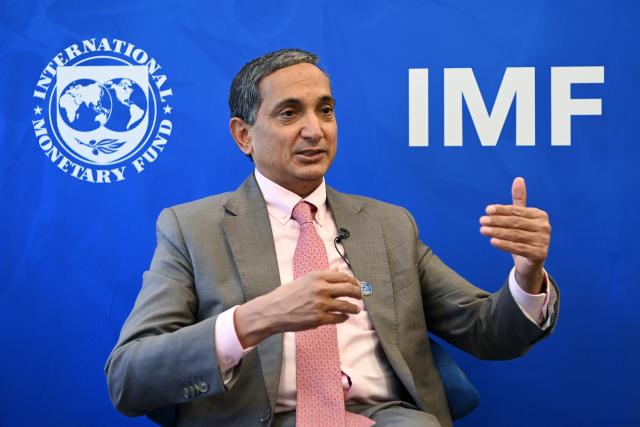 (251029) -- WASHINGTON, Oct. 29, 2025 (Xinhua) -- Krishna Srinivasan, director of the IMF's Asia and Pacific Department, speaks during an interview with Xinhua in Washington, D.C., the United States, on Oct. 17, 2025. TO GO WITH "Interview: Greater integration, more domestic demand conducive to Asia's durable growth -- IMF official" (Xinhua/Li Rui)