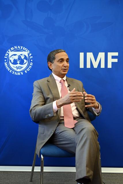 (251029) -- WASHINGTON, Oct. 29, 2025 (Xinhua) -- Krishna Srinivasan, director of the IMF's Asia and Pacific Department, speaks during an interview with Xinhua in Washington, D.C., the United States, on Oct. 17, 2025. TO GO WITH "Interview: Greater integration, more domestic demand conducive to Asia's durable growth -- IMF official" (Xinhua/Li Rui)