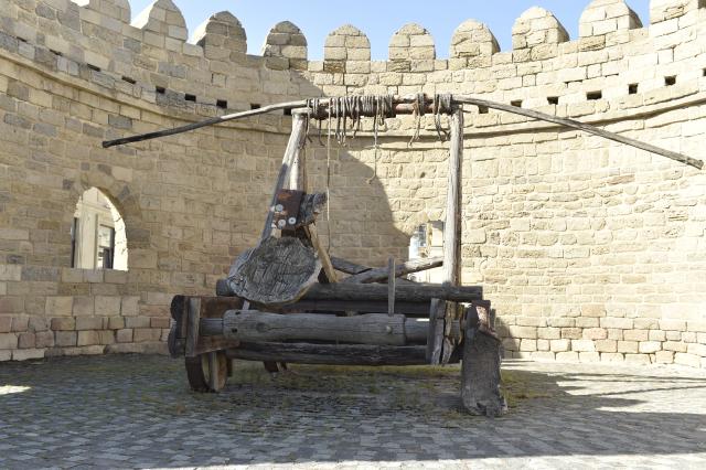 (251029) -- BAKU, Oct. 29, 2025 (Xinhua) -- This photo taken on Oct. 28, 2025 shows a view of Baku's Old City, Azerbaijan. The Old City, the historical core of Baku, is a UNESCO World Heritage Site. (Xinhua/Chen Junfeng)