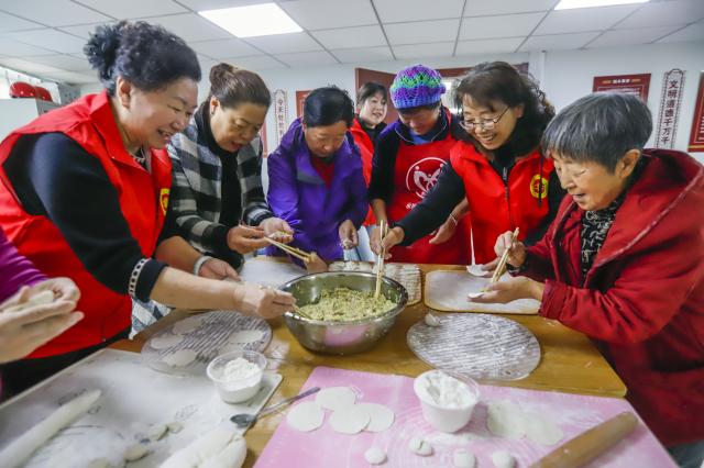 (251029) -- BEIJING, Oct. 29, 2025 (Xinhua) -- Volunteers make dumplings together with senior residents at a community in Chengde City, north China's Hebei Province, Oct. 29, 2025. A series of celebration activities were held across the country to mark Chongyang Festival, which falls on Oct. 29 this year. Also known as China's Seniors' Day, it honors the country's traditional virtues of filial piety and family love. (Photo by Liu Mancang/Xinhua)