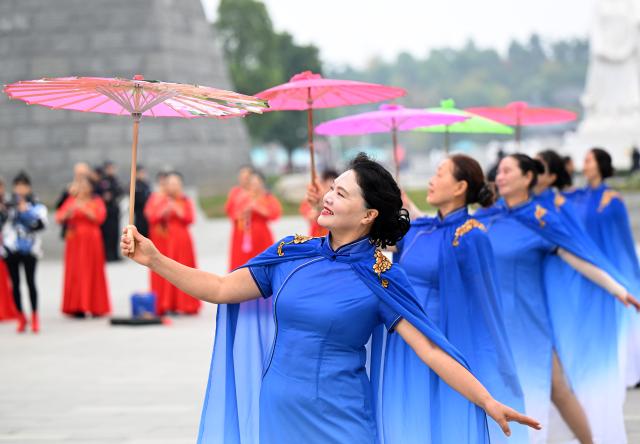 (251029) -- BEIJING, Oct. 29, 2025 (Xinhua) -- A model team formed by senior enthusiasts performs during an event celebrating Chongyang Festival in Xiping County, central China's Henan Province, Oct. 29, 2025. A series of celebration activities were held across the country to mark Chongyang Festival, which falls on Oct. 29 this year. Also known as China's Seniors' Day, it honors the country's traditional virtues of filial piety and family love. (Xinhua/Li Jianan)