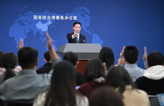 (251029) -- BEIJING, Oct. 29, 2025 (Xinhua) -- Peng Qing'en, a spokesperson for the State Council Taiwan Affairs Office, gestures at a press conference in Beijing, capital of China, Oct. 29, 2025. (Xinhua/Chen Yehua)