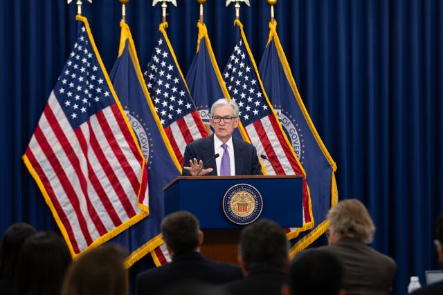 (251029) -- WASHINGTON, Oct. 29, 2025 (Xinhua) -- U.S. Federal Reserve Chair Jerome Powell attends a press conference in Washington, D.C., the United States, Oct. 29, 2025. The U.S. Federal Reserve on Wednesday decided to lower the target range for the federal funds interest rate by 25 basis points to 3.75 to 4 percent, marking its second rate cut this year. (Xinhua/Hu Yousong)