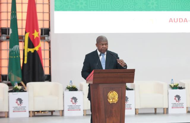 (251029) -- LUANDA, Oct. 29, 2025 (Xinhua) -- Angolan President Joao Lourenco delivers a speech at the opening of the Luanda Financing Summit for Africa's Infrastructure Development in Luanda, Angola, Oct. 28, 2025. (Photo by Julio Kikebu/Xinhua)