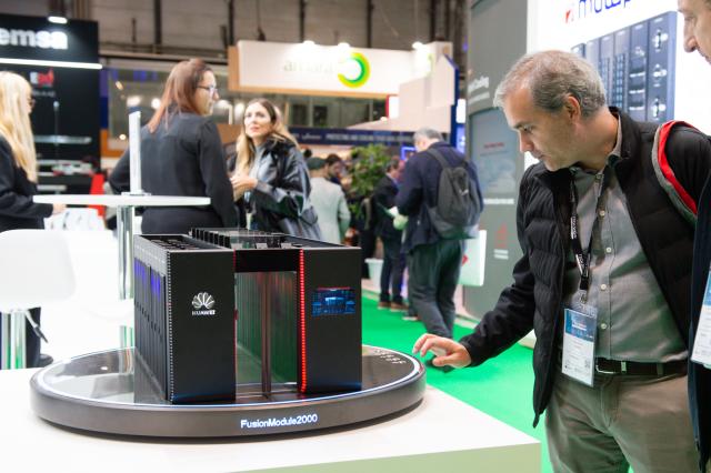 (251030) -- MADRID, Oct. 30, 2025 (Xinhua) -- People visit the Tech Show Madrid 2025 in Madrid, Spain, on Oct. 29, 2025. The two-day exhibition opened here on Wednesday, attracting over 400 exhibitors to attend. (Photo by Gustavo Valiente/Xinhua)