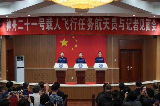 (251030) -- JIUQUAN, Oct. 30, 2025 (Xinhua) -- Chinese astronauts Zhang Lu (C), Wu Fei (R) and Zhang Hongzhang for the upcoming Shenzhou-21 spaceflight mission, meet the press in Jiuquan Satellite Launch Center in northwest China on Oct. 30, 2025. (Xinhua/Li Minggang)