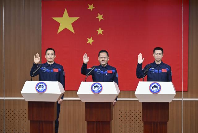 (251030) -- JIUQUAN, Oct. 30, 2025 (Xinhua) -- Chinese astronauts Zhang Lu (C), Wu Fei (R) and Zhang Hongzhang for the upcoming Shenzhou-21 spaceflight mission, meet the press in Jiuquan Satellite Launch Center in northwest China on Oct. 30, 2025. (Xinhua/Li Zhipeng)
