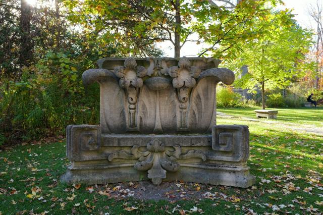(251030) -- TORONTO, Oct. 30, 2025 (Xinhua) -- This photo taken on Oct. 29, 2025 shows a view of Guild Park and Gardens in Toronto, Canada. (Photo by Yang Shu/Xinhua)