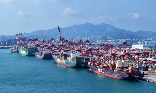 (251030) -- QINGDAO, Oct. 30, 2025 (Xinhua) -- A drone photo shows a view of Qingdao Port in Qingdao, east China's Shandong Province, Oct. 29, 2025. As a maritime trade hub, Qingdao Port has leveraged its proximity to Japan and South Korea as it endeavors to build a logistics network covering major ports in the two countries. Besides a large volume of international transshipment, Qingdao Port also operates around 40 direct liner services bound for Japan and South Korea each week. (Xinhua/Li Ziheng)