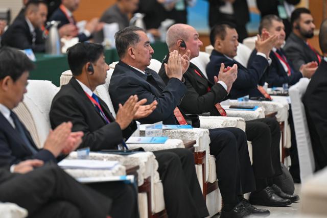 (251030) -- KASHGAR, Oct. 30, 2025 (Xinhua) -- Guests attend the China (Kashgar) - Central and South Asia Forum on the Rule of Law (2025) in Kashgar, northwest China's Xinjiang Uygur Autonomous Region, Oct. 30, 2025. The forum kicked off here on Thursday. (Xinhua/Ding Lei)