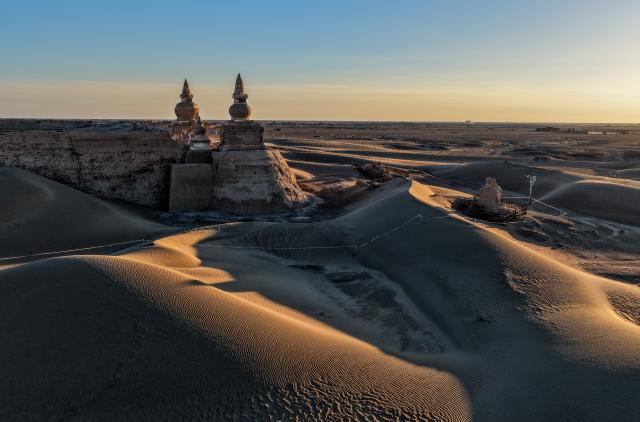 (251030) -- EJINA BANNER, Oct. 30, 2025 (Xinhua) -- An aerial drone photo taken on Oct. 29, 2025 shows a view of the Heicheng ruins in Ejina Banner of Alxa League, north China's Inner Mongolia Autonomous Region. The Heicheng ruins, built in the ninth century, was the largest and best preserved ancient city on the Silk Road. (Xinhua/Lian Zhen)