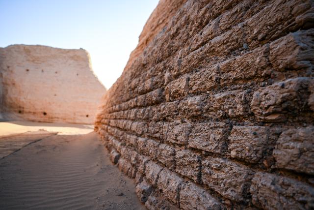 (251030) -- EJINA BANNER, Oct. 30, 2025 (Xinhua) -- An aerial drone photo taken on Oct. 29, 2025 shows a view of the Heicheng ruins in Ejina Banner of Alxa League, north China's Inner Mongolia Autonomous Region. The Heicheng ruins, built in the ninth century, was the largest and best preserved ancient city on the Silk Road. (Xinhua/Lian Zhen)