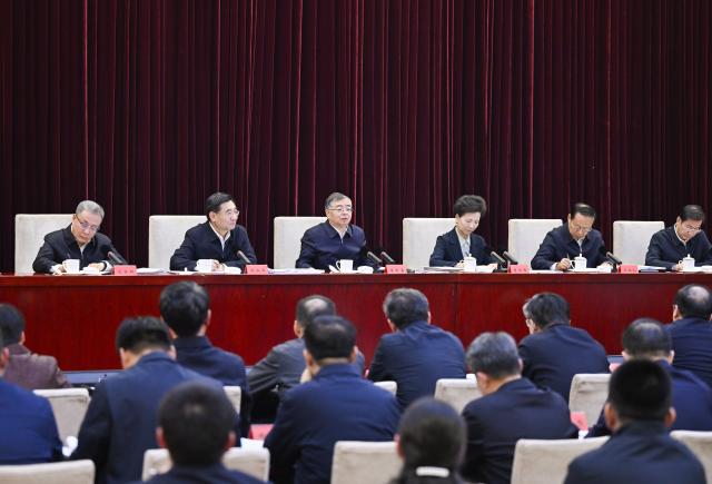 (251030) -- BEIJING, Oct. 30, 2025 (Xinhua) -- The leading group for the fourth national cultural heritage survey in China holds its third meeting in Beijing, capital of China, Oct. 30, 2025. The meeting was attended by Li Shulei, a member of the Political Bureau of the Communist Party of China Central Committee, and State Councilor Shen Yiqin. Both officials are heads of the group leading the census. (Xinhua/Yue Yuewei)