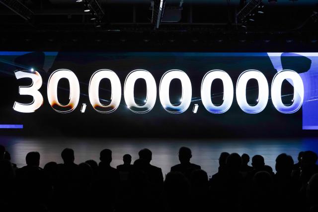 (251030) -- CHANGCHUN, Oct. 30, 2025 (Xinhua) -- Guests attend an offline ceremony of the 30 millionth car manufactured by FAW-Volkswagen in Changchun, northeast China's Jilin Province, Oct. 30, 2025. The offline ceremony celebrating the 30 millionth car rolling off the FAW-Volkswagen production line was held here on Thursday. (Xinhua/Xu Chang)