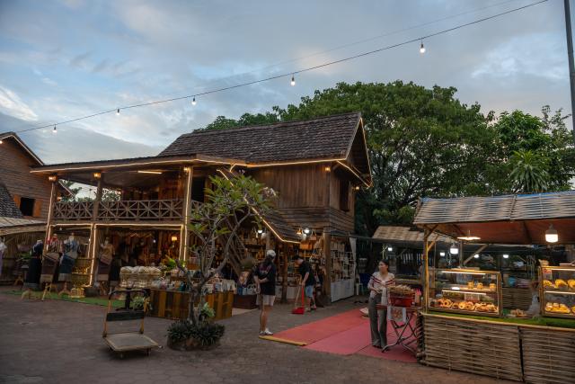 (251030) -- VIENTIANE, Oct. 30, 2025 (Xinhua) -- Street booth owners prepare for the upcoming That Luang festival in Vientiane, capital of Laos, Oct. 30, 2025. TO GO WITH: "Feature: Laos in full swing to welcome golden glow of That Luang festival " (Photo by Kaikeo Saiyasane/Xinhua)