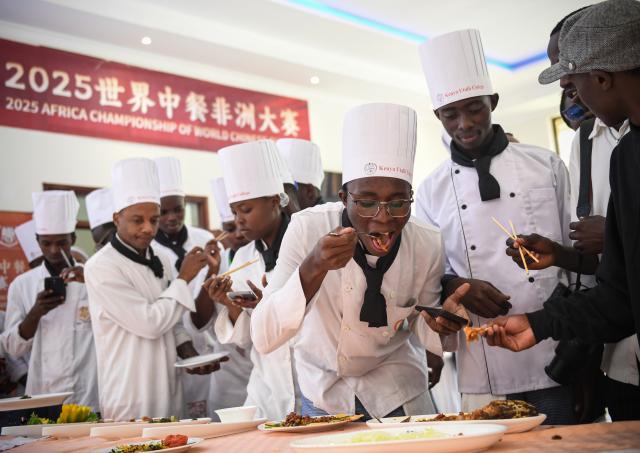 (251030) -- NAIROBI, Oct. 30, 2025 (Xinhua) -- Contestants sample Chinese dishes during the 2025 Africa Championship of Chinese Cuisine held in Nairobi, Kenya, Oct. 30, 2025. The 2025 Africa Championship of Chinese Cuisine, the first of its kind on the continent, was held Thursday in the Kenyan capital Nairobi, highlighting the deepening cultural exchanges between China and Kenya. (Xinhua/Li Yahui)