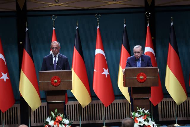 (251030) -- ANKARA, Oct. 30, 2025 (Xinhua) -- Turkish President Recep Tayyip Erdogan (R) and visiting German Chancellor Friedrich Merz attend a joint press conference in Ankara, Türkiye, Oct. 30, 2025. (Mustafa Kaya/Handout via Xinhua)