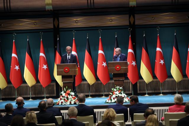 (251030) -- ANKARA, Oct. 30, 2025 (Xinhua) -- Turkish President Recep Tayyip Erdogan (R) and visiting German Chancellor Friedrich Merz attend a joint press conference in Ankara, Türkiye, Oct. 30, 2025. (Mustafa Kaya/Handout via Xinhua)