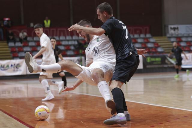 (251031) -- LJUBLJANA, Oct. 31, 2025 (Xinhua) -- Tod Ciuha (front L) of Vrhnika vies with Artan Jonuzi of Forca during the UEFA Futsal Champions League Main Round Group 8 match between Vrhnika of Slovenia and Forca of North Macedonia in Ljubljana, Slovenia, Oct. 30, 2025. (Photo by Zeljko Stevanic/Xinhua)