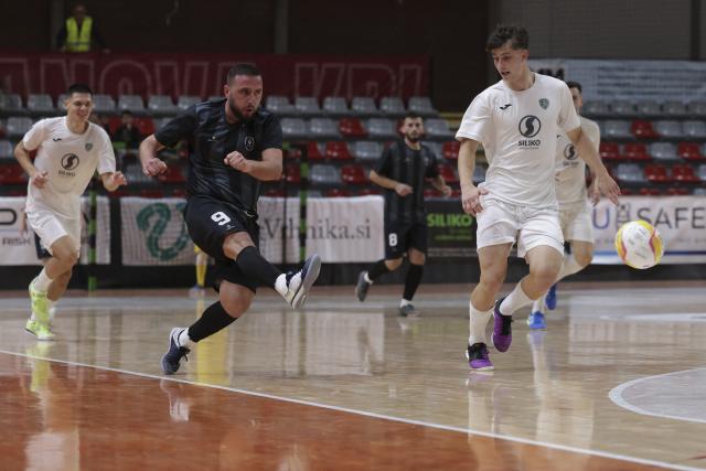 (251031) -- LJUBLJANA, Oct. 31, 2025 (Xinhua) -- Erkan Seferi (2nd L) of Forca shoots during the UEFA Futsal Champions League Main Round Group 8 match between Vrhnika of Slovenia and Forca of North Macedonia in Ljubljana, Slovenia, Oct. 30, 2025. (Photo by Zeljko Stevanic/Xinhua)