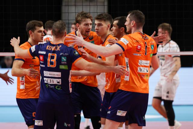 (251031) -- LJUBLJANA, Oct. 31, 2025 (Xinhua) -- Players of ACH Ljubljana celebrate after scoring during the quarter-final second leg match between ACH Ljubljana and Orion Stars at the 2025/2026 CEV Champions League Men qualification round in Ljubljana, Slovenia, on Oct. 30, 2025. (Photo by Zeljko Stevanic/Xinhua)