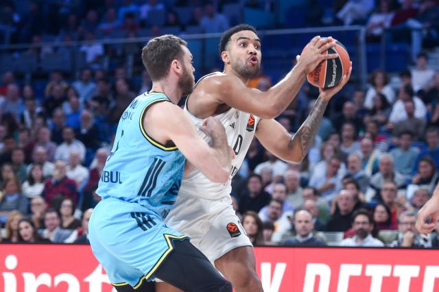 (251031) -- MADRID, Oct. 31, 2025 (Xinhua) -- Real Madrid's Trey Lyles (R) vies with Fenerbahce Beko Istanbul's Nicolo Melli during the Euroleague basketball match between Real Madrid and Fenerbahce Beko Istanbul in Madrid, Spain, on Oct. 30, 2025. (Photo by Gustavo Valiente/Xinhua)