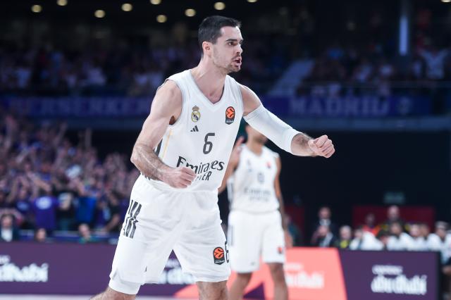 (251031) -- MADRID, Oct. 31, 2025 (Xinhua) -- Real Madrid's Alberto Abalde celebrates scoring during the Euroleague basketball match between Real Madrid and Fenerbahce Beko Istanbul in Madrid, Spain, on Oct. 30, 2025. (Photo by Gustavo Valiente/Xinhua)