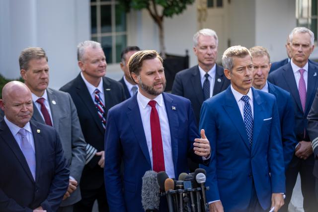 (251031) -- WASHINGTON, Oct. 31, 2025 (Xinhua) -- U.S. Vice President JD Vance (C, front) answers a reporter's question at the White House in Washington, D. C., the United States, Oct. 30, 2025. Vance warned Thursday that if the government shutdown drags well into November, air traffic controllers will continue missing paychecks, potentially disrupting the nation's air travel system as the holiday travel season approaches. (Xinhua/Hu Yousong)