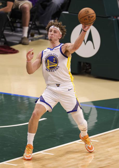 (251031) -- MILWAUKEE, Oct. 31, 2025 (Xinhua) -- Golden State Warriors' Brandin Podziemski throws a pass during the 2025-2026 NBA regular season game between Milwaukee Bucks and Golden State Warriors in Milwaukee, the United States, on Oct. 30, 2025. (Photo by Joel Lerner/Xinhua)