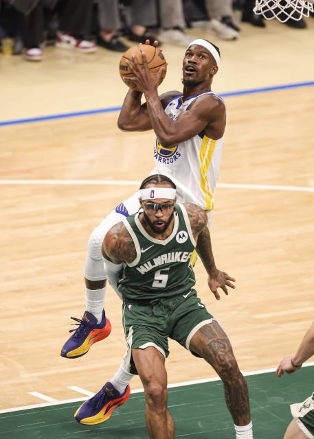 (251031) -- MILWAUKEE, Oct. 31, 2025 (Xinhua) -- Golden State Warriors' Jimmy Butler III (top) drives to the basket during the 2025-2026 NBA regular season game between Milwaukee Bucks and Golden State Warriors in Milwaukee, the United States, on Oct. 30, 2025. (Photo by Joel Lerner/Xinhua)