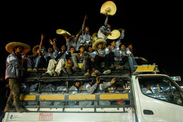 (251031) -- TAUNGGYI, Oct. 31, 2025 (Xinhua) -- People celebrate after releasing a hot-air balloon during the Taunggyi Hot-Air Balloon Festival in Taunggyi, Shan state, Myanmar, Oct. 30, 2025. TO GO WITH "Feature: Myanmar's hot-air balloon festival blends heritage, unity with joy" (Xinhua/Myo Kyaw Soe)