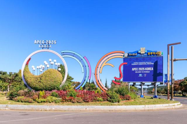 (251031) -- GYEONGJU, Oct. 31, 2025 (Xinhua) -- This photo taken on Oct. 28, 2025 shows a publicity installation of the 32nd Asia-Pacific Economic Cooperation (APEC) Economic Leaders' Meeting in Gyeongju, South Korea. The first session of the 32nd APEC Economic Leaders' Meeting was held in Gyeongju on Friday. (Photo by Park Jintaek/Xinhua)