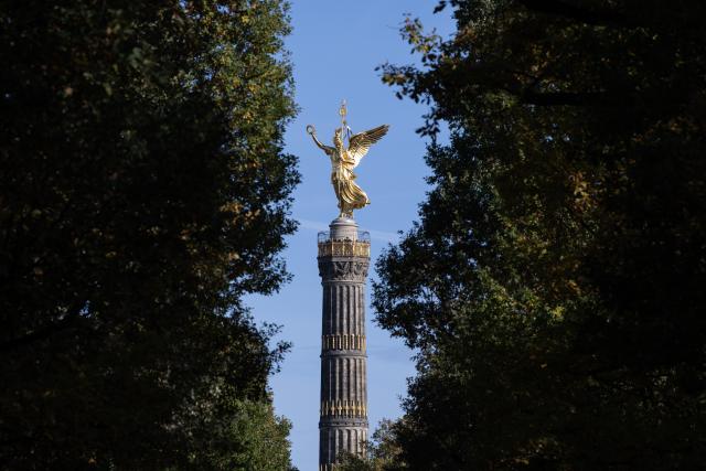 (251031) -- BERLIN, Oct. 31, 2025 (Xinhua) -- The Berlin Victory Column is pictured in Berlin, Germany, Oct. 29, 2025. Germany's gross domestic product (GDP) was flat in Q3 compared to the previous three months, provisional data from the Federal Statistical Office (Destatis) showed. (Xinhua/Zhang Haofu)