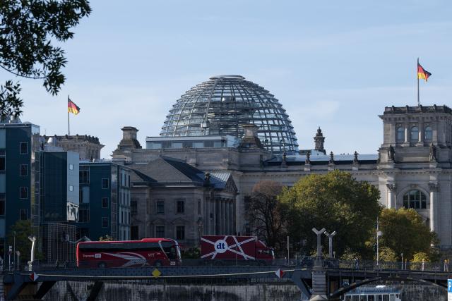 (251031) -- BERLIN, Oct. 31, 2025 (Xinhua) -- The Reichstag building is pictured in Berlin, Germany, Oct. 29, 2025. Germany's gross domestic product (GDP) was flat in Q3 compared to the previous three months, provisional data from the Federal Statistical Office (Destatis) showed. (Xinhua/Zhang Haofu)