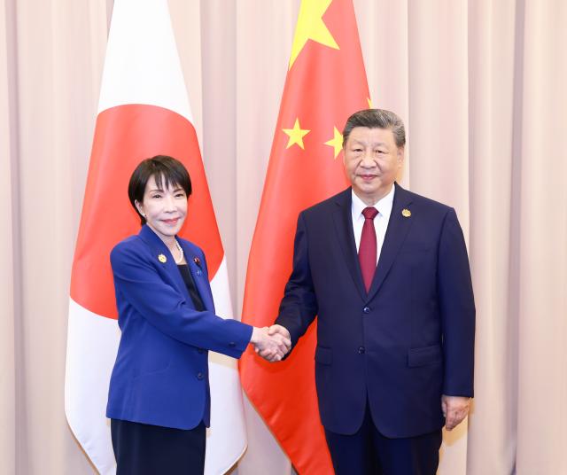(251031) -- GYEONGJU, Oct. 31, 2025 (Xinhua) -- Chinese President Xi Jinping meets with Japanese Prime Minister Sanae Takaichi on the sidelines of the 32nd Asia-Pacific Economic Cooperation (APEC) Economic Leaders' Meeting in Gyeongju, South Korea, Oct. 31, 2025. (Xinhua/Ding Lin)