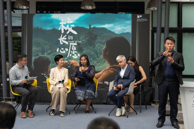 (251031) -- VIENTIANE, Oct. 31, 2025 (Xinhua) -- Members of the creative team of the documentary "Hands of Hope" share the production process of the documentary in Vientiane, capital of Laos, Oct. 30, 2025. TO GO WITH "Documentary on China-Laos friendship screened in Laos" (Photo by Kaikeo Saiyasane/Xinhua)