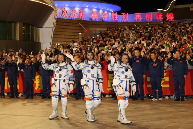 (251031) -- JIUQUAN, Oct. 31, 2025 (Xinhua) -- Chinese astronauts Zhang Lu (R), Wu Fei (C) and Zhang Hongzhang attend a send-off ceremony at the Jiuquan Satellite Launch Center in northwest China on Oct. 31, 2025. A send-off ceremony for the three Chinese astronauts of the Shenzhou-21 crewed space mission was held Friday at the Jiuquan Satellite Launch Center in northwest China, according to the China Manned Space Agency. (Photo by Wang Jiangbo/Xinhua)