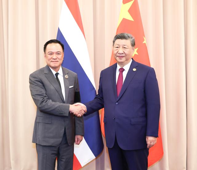 (251031) -- GYEONGJU, Oct. 31, 2025 (Xinhua) -- Chinese President Xi Jinping meets with Thai Prime Minister Anutin Charnvirakul on the sidelines of the 32nd Asia-Pacific Economic Cooperation (APEC) Economic Leaders' Meeting in Gyeongju, South Korea, Oct. 31, 2025. (Xinhua/Yao Dawei)