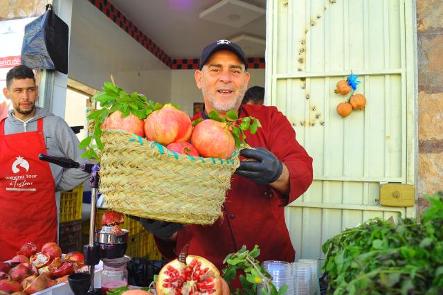 (251031) -- TUNIS, Oct. 31, 2025 (Xinhua) -- A vendor displays pomegranates in Testour, Tunisia, Oct. 31, 2025. The city of Testour, a major pomegranate-producing region in Tunisia, hosts a pomegranate festival from October 29 to November 2. (Photo by Adel Ezzine/Xinhua)