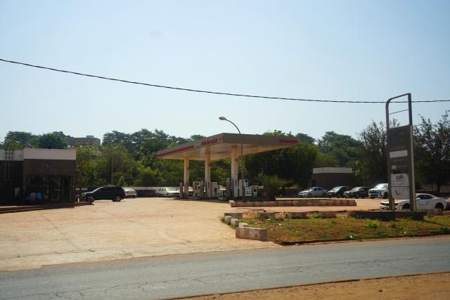 (251101) -- BAMAKO, Nov. 1, 2025 (Xinhua) -- This photo taken on Oct. 26, 2025 shows a closed TotalEnergies gas station in Bamako, capital of Mali. TO GO WITH "Feature: Fuel shortage deepens multi-sector crisis gripping Mali" (Xinhua/Si Yuan)