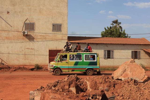 (251101) -- BAMAKO, Nov. 1, 2025 (Xinhua) -- A bus runs on a road in Bamako, the capital of Mali, Oct. 28, 2025. TO GO WITH "Feature: Fuel shortage deepens multi-sector crisis gripping Mali" (Xinhua/Wang Yue)