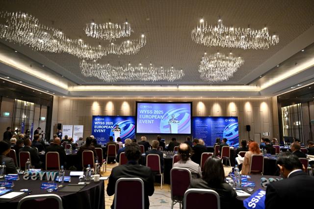 (251101) -- BRUSSELS, Nov. 1, 2025 (Xinhua) -- Guests attend the European event of the 2025 World Young Scientist Summit (WYSS) in Brussels, Belgium, on Oct. 31, 2025. The European event of the WYSS 2025 was held here on Friday. Over 180 young scientists, university representatives, and leaders of innovation institutions from China, Belgium, the Netherlands, Germany, France, and other countries met here to discuss scientific research cooperation, commercialization of scientific and technological achievements, and talent cultivation. (Xinhua/Lyu You)