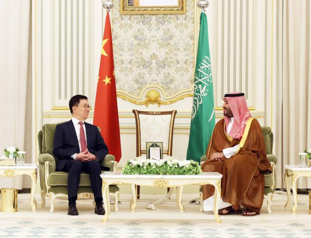 (251101) -- RIYADH, Nov. 1, 2025 (Xinhua) -- Chinese Vice President Han Zheng meets with Saudi Crown Prince and Prime Minister Mohammed bin Salman in Riyadh, Saudi Arabia, Oct. 29, 2025. Han visited Saudi Arabia at the invitation of Saudi Arabia's Crown Prince and Prime Minister Mohammed bin Salman from Oct. 28 to Nov. 1. (Xinhua/Liu Weibing)