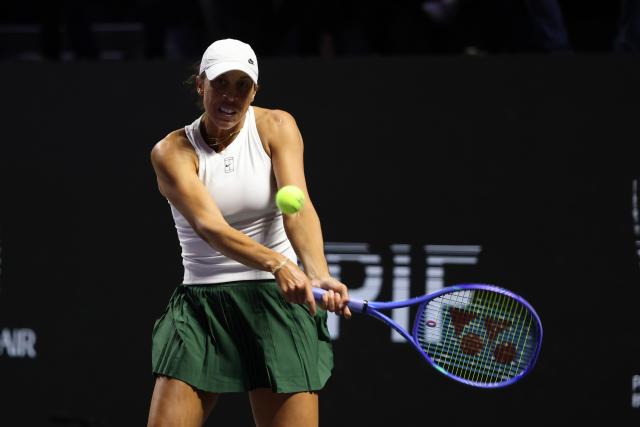 (251102) -- RIYADH, Nov. 2, 2025 (Xinhua) -- Madison Keys of the United States returns a ball during the women's singles round robin match against Iga Swiatek of Poland at the WTA Finals tennis tournament in Riyadh, Saudi Arabia, Nov. 1, 2025. (Xinhua/Luo Chen)