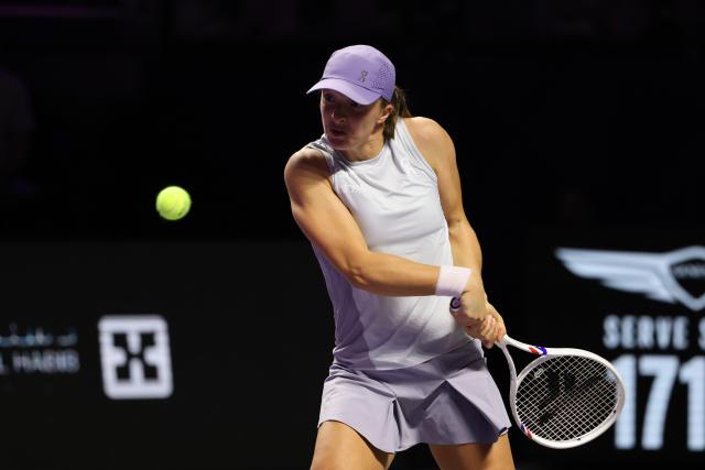 (251102) -- RIYADH, Nov. 2, 2025 (Xinhua) -- Iga Swiatek of Poland returns a ball during the women's singles round robin match against Madison Keys of the United States at the WTA Finals tennis tournament in Riyadh, Saudi Arabia, Nov. 1, 2025. (Xinhua/Luo Chen)