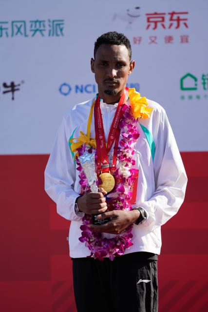 (251102) -- BEIJING, Nov. 2, 2025 (Xinhua) -- Second-placed Desalegn Girma Debel of Ethiopia poses during the awarding ceremony for the men's marathon event at the Beijing Marathon 2025 in Beijing, capital of China, Nov. 2, 2025. (Xinhua/Xie Han)