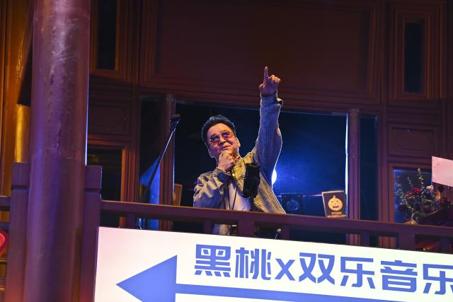 (251102) -- TAIYUAN, Nov. 2, 2025 (Xinhua) -- A singer performs at Zhonglou Street in Taiyuan, north China's Shanxi Province, Oct. 29, 2025. As both a commercial hub and cultural landmark of Taiyuan, Zhonglou Street carries a millennium of local history. However, rapid urban development once left it struggling with aging facilities, narrow spaces, and traffic congestion.
     In 2020, Taiyuan launched a renovation project for the area, and by September of 2021, the historic street renewed with a fresh look. The upgrade preserved the traditional street layout and architectural style while integrating modern elements and functions, attracting numerous locals and tourists daily.
    In 2022, Zhonglou Street was listed among the second batch of national nighttime cultural and tourism consumption clusters. In 2023, it was included in the second batch of national-level tourism and leisure blocks. During this year's National Day holiday, nearly 900,000 visits were made to the street, cementing its status as a true "city living room." (Xinhua/Yang Chenguang)