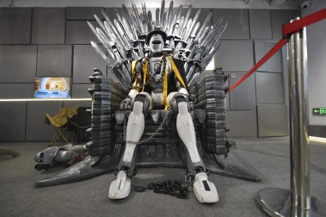 (251102) -- SHENZHEN, Nov. 2, 2025 (Xinhua) -- A humanoid robot of EngineAI, a robotic startup, is seen at a robot 6S store in Shenzhen, south China's Guangdong Province, Oct. 28, 2025. (Xinhua/Liu Lihang)