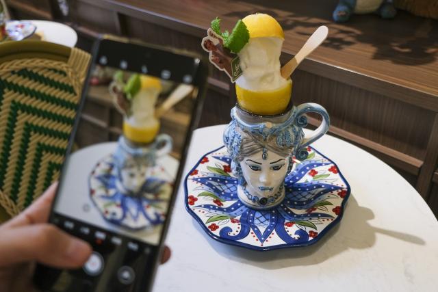 (251103) -- SHANGHAI, Nov. 3, 2025 (Xinhua) -- A customer takes photos of an Italian-style ice cream at the gelato shop Amuni Gelato in Shanghai, east China, Oct. 12, 2025.
  At the Hengshan-Fuxing Roads (Hengfu) Historic Protection Zone in Shanghai's Xuhui District, there is a shop named Amuni Gelato, offering Italian-style ice cream. The owner of the gelato shop is Alessandro Conti.
  The connection between Conti and China began during his student years. He studied Chinese at the University of Palermo and later went to Chongqing in southwest China as an exchange student. With a bachelor's degree in simultaneous interpretation, he is fluent in Italian, English, and Chinese. 
  "I've lived in many cities in China, but Shanghai is my favorite," Conti said. "It's international and diverse, and offers everyone the opportunity to express themselves." It is Conti's preference for Shanghai that motivated him to settle down in Shanghai and start his own business. 
  As an Italian food vlogger and entrepreneur based in Shanghai, Conti believes that Shanghai's openness and inclusiveness are catalysts for young entrepreneurs. 
  "Setting up a company here is convenient. From registration to the business license offering, the efficiency is remarkable," said Conti. "I want to build up my family and my future here." (Xinhua/Zhou Xinyi)