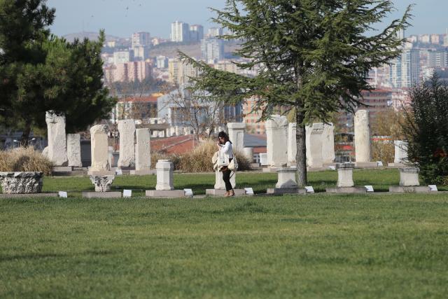 (251103) -- ANKARA, Nov. 3, 2025 (Xinhua) -- A woman visits the ruins of Roman baths in Ankara, Türkiye, Nov. 2, 2025.
  Covering an area of approximately 65,000 square meters, it offers a glimpse into the ancient Roman bath complex. (Mustafa Kaya/Handout via Xinhua)